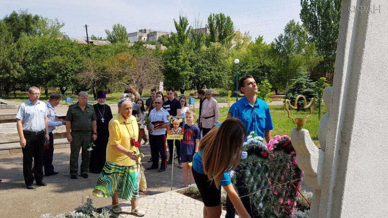 В Луганске прошла акция памяти погибших в результате авиаудара ВСУ по Старой Кондрашовке