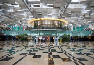 FILE PHOTO: A view of an empty departure hall at Singapore's Changi Airport, Singapore January 18, 2021. REUTERS/Edgar Su/File Photo 