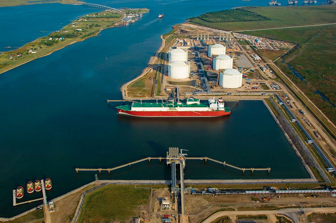 СПГ-терминал сжиженного природного газа Sabine Pass в Луизиане наращивает производство