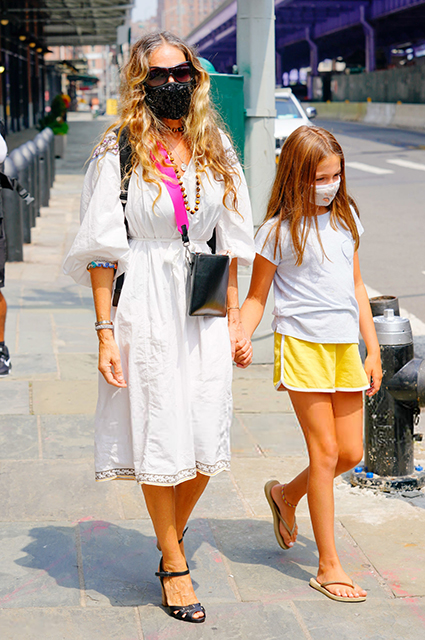 Редкий кадр: Сара Джессика Паркер с дочерью Табитой на прогулке в Нью-Йорке Звездные дети