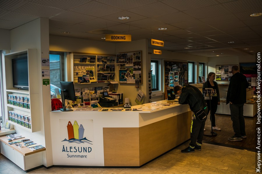 Как прокатиться по самой дорогой стране мира и не остаться без штанов? Как прокатиться по самой дорогой стране мира и не остаться без штанов? авто и мото,путешествия