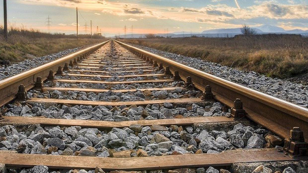 Падение человека на железнодорожные пути привело к приостановке движения по МЦК