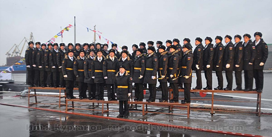 На большой подводной лодке Б-271 «Колпино» проекта 636.3 поднят Андреевский флаг На большой подводной лодке Б-271 «Колпино» проекта 636.3 поднят Андреевский флаг