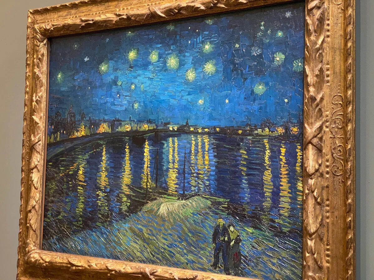 Я влюбилась в «Звёздную ночь» Винсента Ван Гога. Картина выставлена в Музее Орсе в Париже