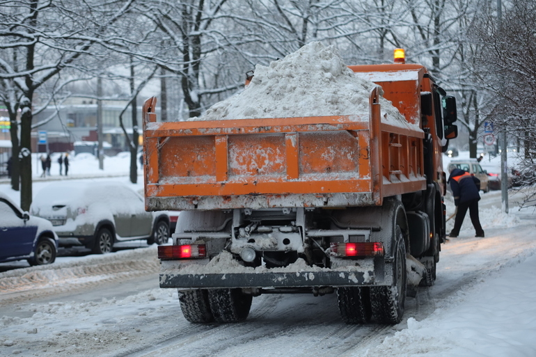 Борьбу с терроризмом на улицах Петербурга отдали одному из крупнейших уборщиков снега