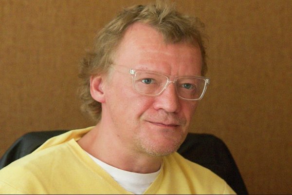 Актёр Серебряков, нелестно отозвавшийся о России, тем не менее собирается вернуться на Родину Актёр Серебряков, нелестно отозвавшийся о России, тем не менее собирается вернуться на Родину