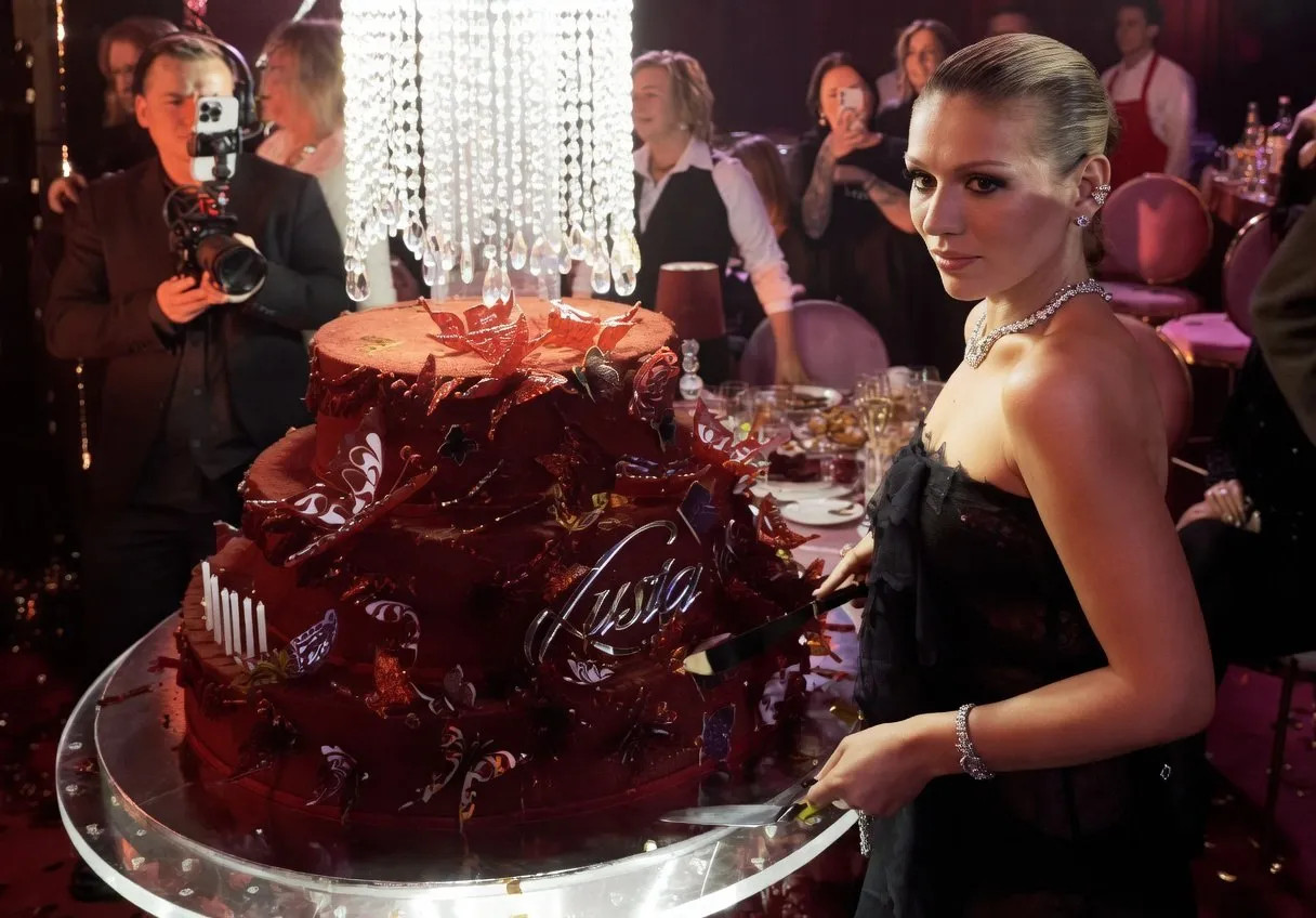 Хрустальный торт, Дима Билан на сцене, Филипп Киркоров среди гостей: Люся Чеботина отпраздновала своё 29-летие