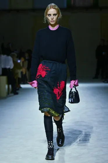 Российская модель приняла участие в показе Prada вместе с Беллой Хадид Алина, Миллер, Prada, подиум, МиллерАлина, Татьяна, снималась, брендов, вышла, сразу, заключила, контракт, показа, Милане, активно, агентством, девушка, портфолио, Дягилева, нулевых