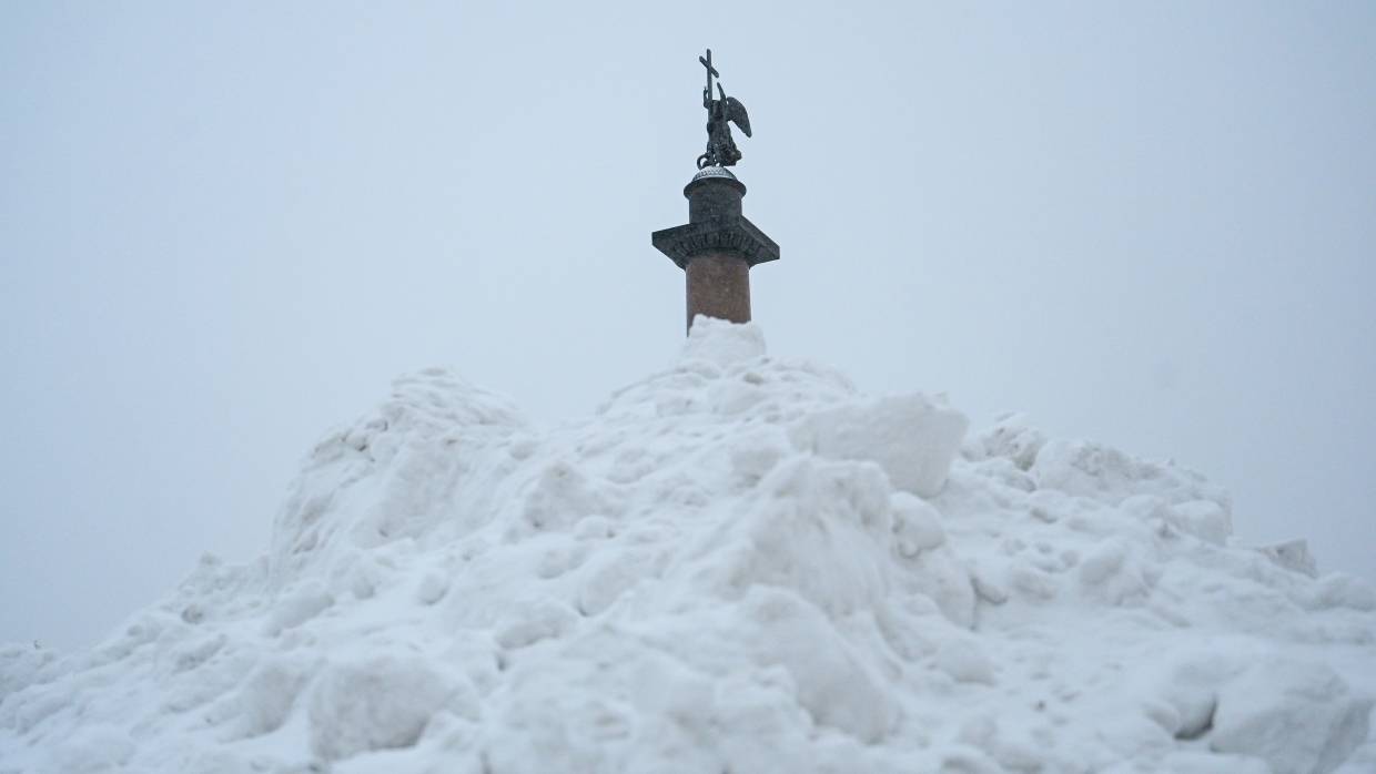 «Снег практически не убирают»: актриса Кадочникова дала оценку работе властей Петербурга