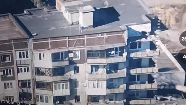    Русские флаги уже в восточной части Селидова//Скриншот страницы ТГ-канала "Новости СВО и Мира"