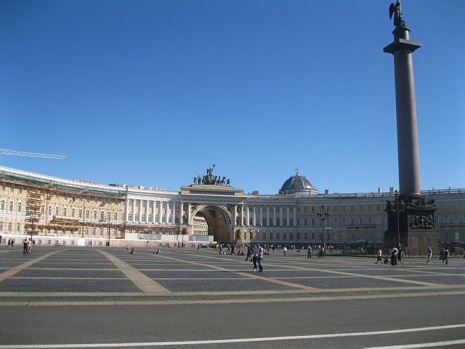 В заброшенном ДК в Петербурге разгромили выставку Ивана Чемакина