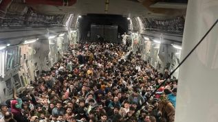 Американский грузовой самолет вывез рекордное количество беженцев из Кабула