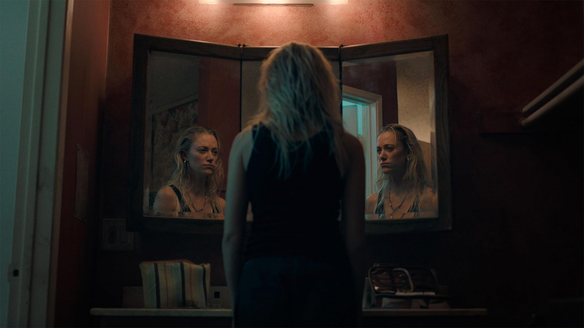 Кадр из фильма «Рука, качающая колыбель»