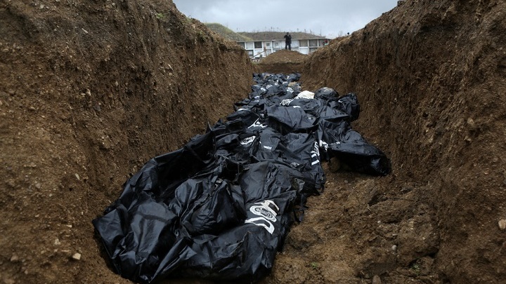 В ПАКЕТАХ, В ЦИНКЕ, В БРАТСКИХ МОГИЛАХ: ЗАЧЕМ РОССИИ НОВЫЙ ГОСТ ПО ЗАХОРОНЕНИЯМ