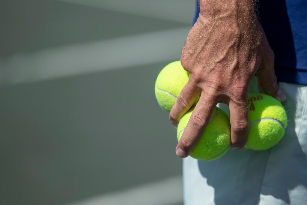 Российский теннисист Сарксян сменил спортивное гражданство