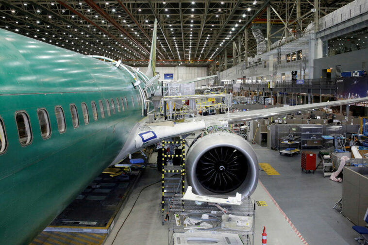 Инженер Boeing рассказал, что компания делает опасные самолеты. Его нашли мертвым