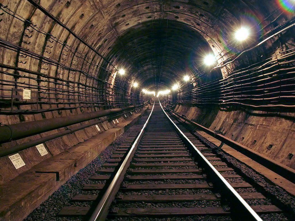 Тоннель метро. Станция Сокол призраки. Станция Сокол Москва призраки. Призраки на станции метро Сокол. Станция Тоннельная метро.