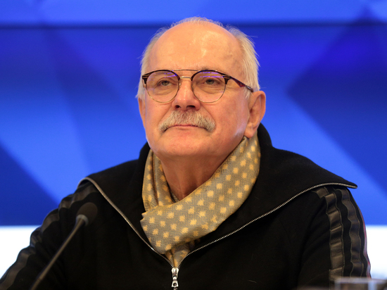 Заявлявший об угрозе чипирования Михалков привился от коронавируса