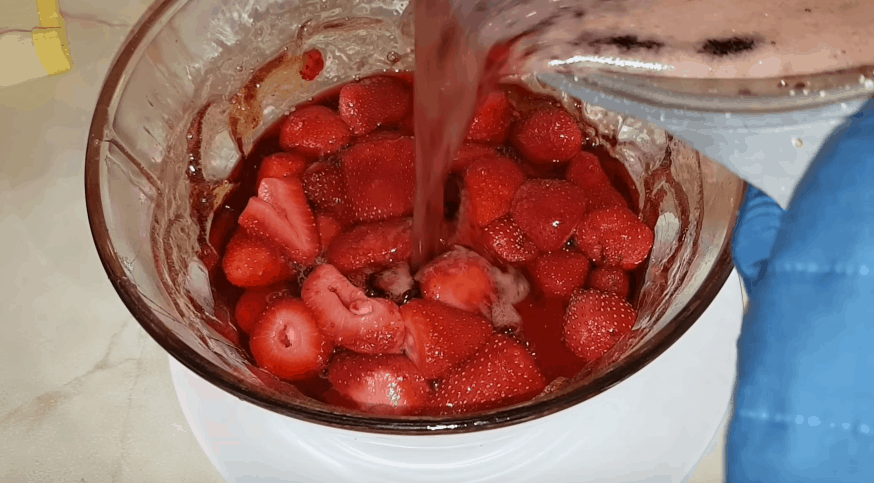 Вот как сварить клубничное варенье, не ставя ягоды на плиту! Вот как сварить клубничное варенье, не ставя ягоды на плиту! рецепты