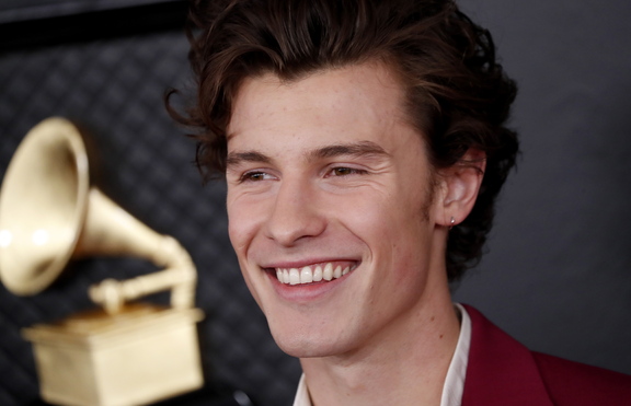 Шон Мендес и его 51-летняя подруга наслаждались hike