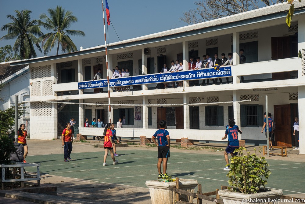 школа в Лаосе