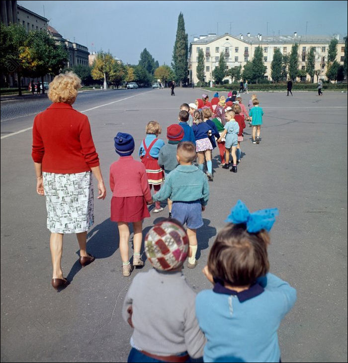 Счастье по-советски мгновений, 196914Подготовка, Группа, студентов, отмечает, выпускной10Романтический, свечах, посоветски11 Туристыкаэспэшники, 1970е12Стройотрядовцы, 1970е13Семья, сквере, Ленинском, проспекте, встрече, 19789Белые, нового, года15Детский, прогулке, Белорусская, год16Детская