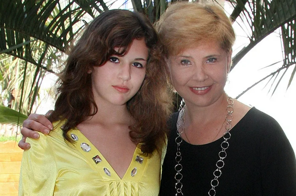 Почему единственная дочь Татьяны Догилевой отказалась от фамилии матери Почему единственная дочь Татьяны Догилевой отказалась от фамилии матери Екатерина, Догилевой, артистка, Девушка, жизни, актрисы, фамилию, Татьяны, Михаилом, дочери, Михаил, отношения, после, Догилева, Татьяна, очень, ничего, писателем, когда, родилась