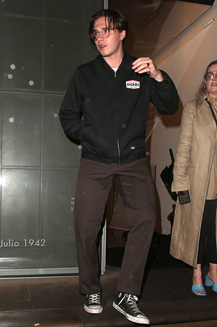 Дэвид и Виктория Бекхэм, Ева Лонгория и другие на выставке Энди Уорхола в Лондоне Красная дорожка