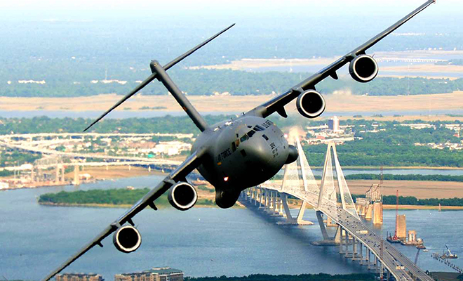 Пилот военного C-17 провел посадку в пустыне прямо на песок. Видео с дрона Пилот военного C-17 провел посадку в пустыне прямо на песок. Видео с дрона видео, самолет, полном, Опытный, шасси, песок, опускаться, машине, позволяют, также, Крупные, медленноПо, подъемную, дополнительную, самолету, обеспечивают, закрылки, крыльев, Размах, подняты
