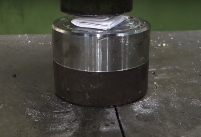 Бумагу нельзя сложить больше семи раз: теорию стали проверять прессом, но на седьмом сгибе бумага просто рассыпалась Культура