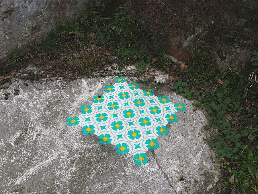 uzory-na-polu-zabroshennyh-zdanij-