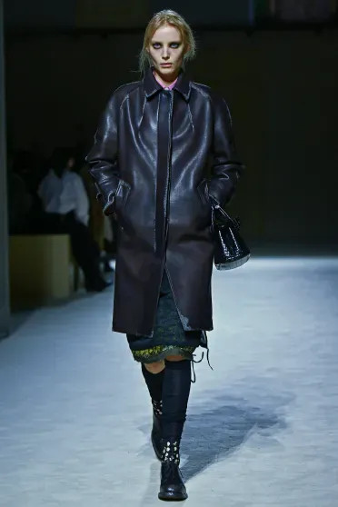 Российская модель приняла участие в показе Prada вместе с Беллой Хадид Алина, Миллер, Prada, подиум, МиллерАлина, Татьяна, снималась, брендов, вышла, сразу, заключила, контракт, показа, Милане, активно, агентством, девушка, портфолио, Дягилева, нулевых