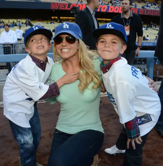 В машине Бритни Спирс обнаружили неизвестные вещества Спирс, Бритни, время, вождение, после, сыновья, певица, ближайшее, Вскоре, этого, опьянения, После, певицы, Images, состоянии, нетрезвом, бокалом, находился, опровергла, заявив