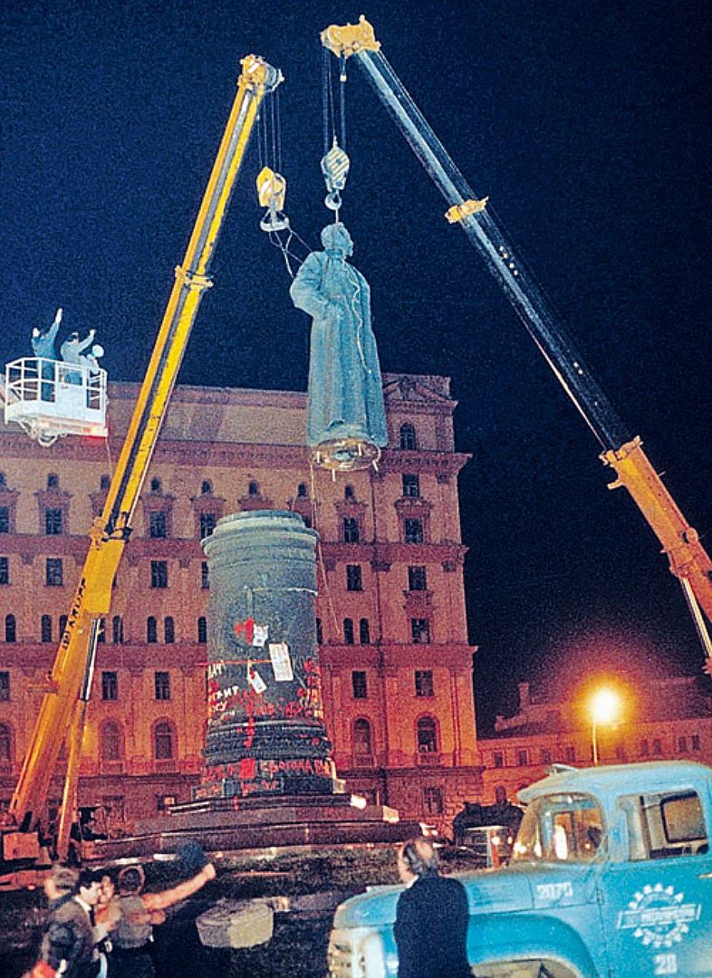 Памятник Дзержинскому на Лубянке