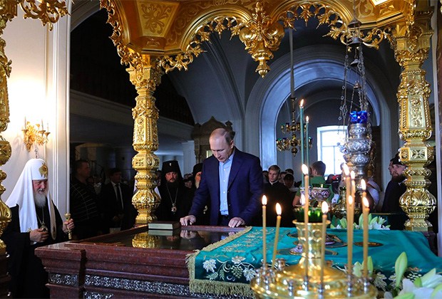 В мае Владимир Путин приложился к мощам Николая Чудотворца в храме Христа Спасителя