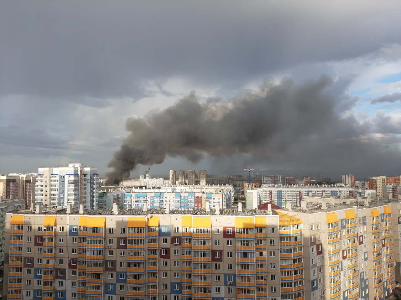 Красноярск на 10 дней. Пожар в Брагино на Пионерском рынке. ЭПИЧНЫЙ Челябинск. Магнитогорск эпичное фото. В Москве 10 в Красноярске.