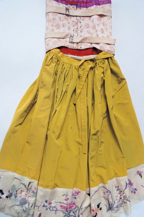Платье Фриды Кало с поддерживающим корсетом.