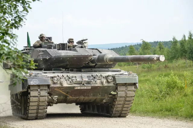 © commons.wikimedia.org / 7th Army Training Command танкисты бундесвера на Leopard 2