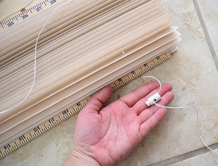 Как сделать шторы из обоев своими руками: идеи и инструкции