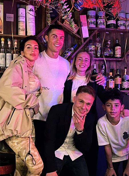 Криштиану Роналду отметил день рождения на сюрприз-вечеринке с Джорджиной Родригес и друзьями Криштиану Роналду отметил день рождения на сюрприз-вечеринке с Джорджиной Родригес и друзьями Звезды,Новости о звездах