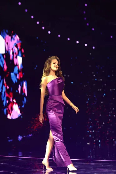 Zivert на сцене, обращение от Юлии и Анны Пересильд и 