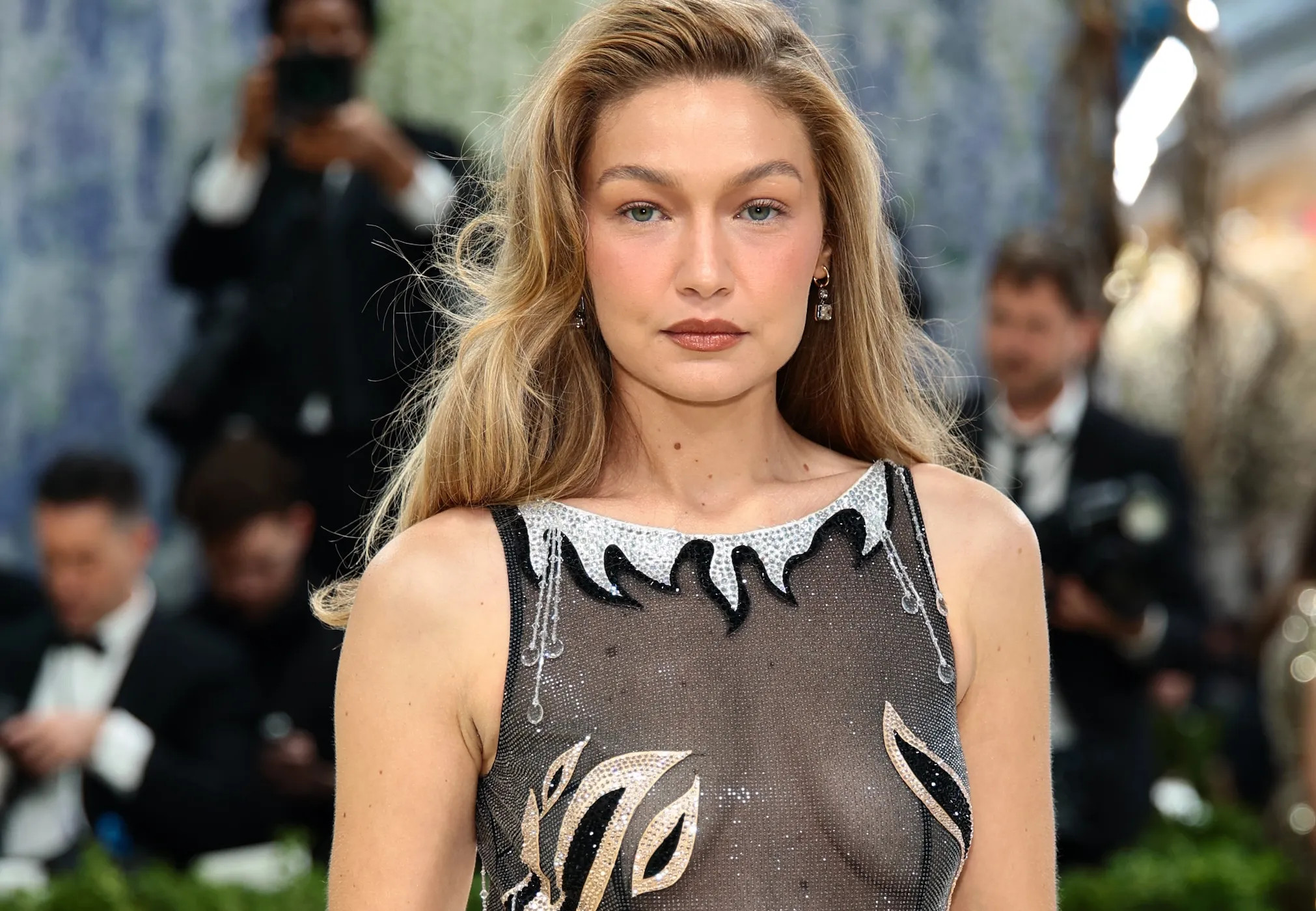 Met Gala — 2026: Джиджи Хадид, Аманда Сейфрид, Зои Кравиц, Оливия Уайлд на красной дорожке