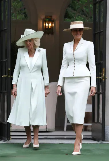 Дональд и Мелания Трамп провели ужин в Белом доме с Карлом III и королевой Камиллой Мелания, Камилла, Images, Дональд, одета, Белого, первой, матери, королевы, костюм, ТрампКоролева, платье, Камиллой, цвета, Трамп, Manolo, похожий, туфли, BlahnickКоролева, белые