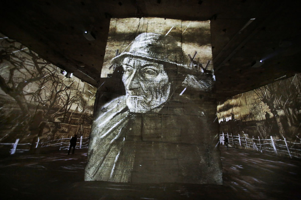 Экскурсия в каменоломни Карьер Огней на юге Франции 