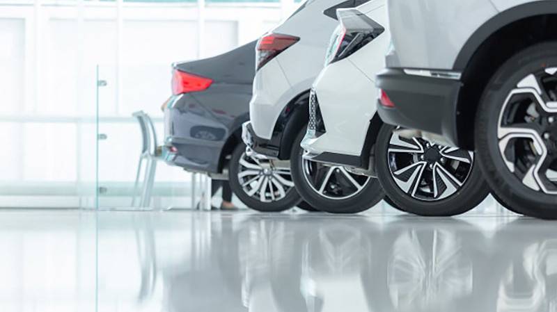 Нехватка автомобилей на рынке толкает россиян к покупке старых машин