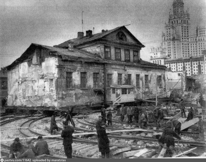 Как передвигали дома в москве на тверской видео и фото