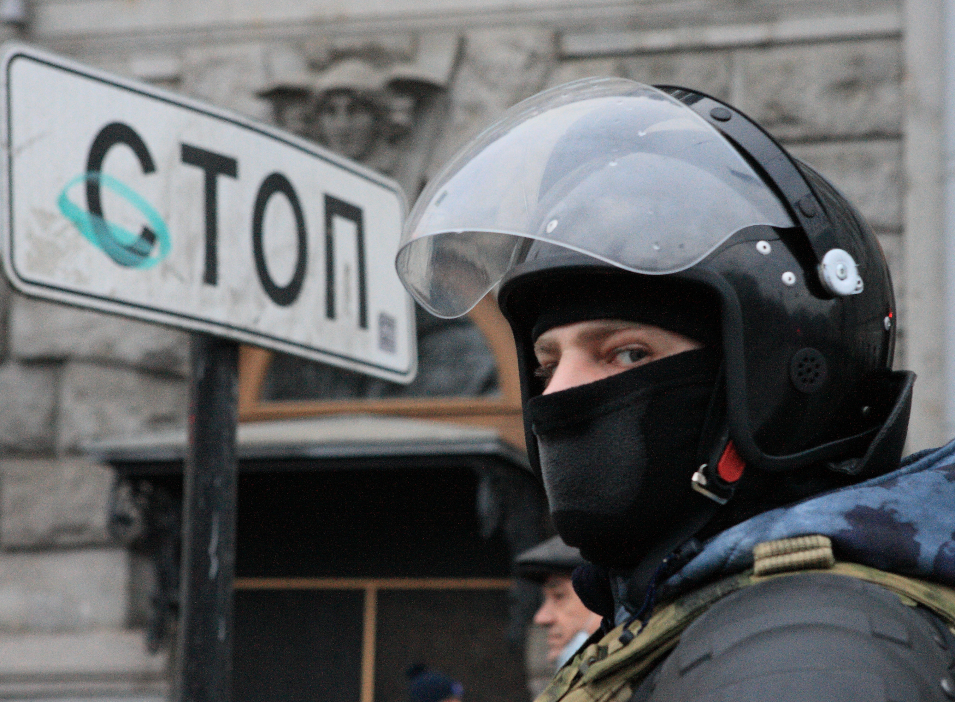 Бойцы ОМОН ворвались в один из ресторанов Екатеринбурга в поисках мигрантов-нелегалов