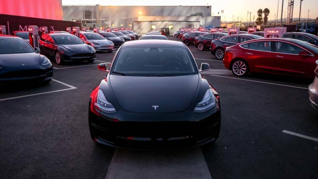 Tesla подняла цены на свои самые дорогие модели электрокаров Общество