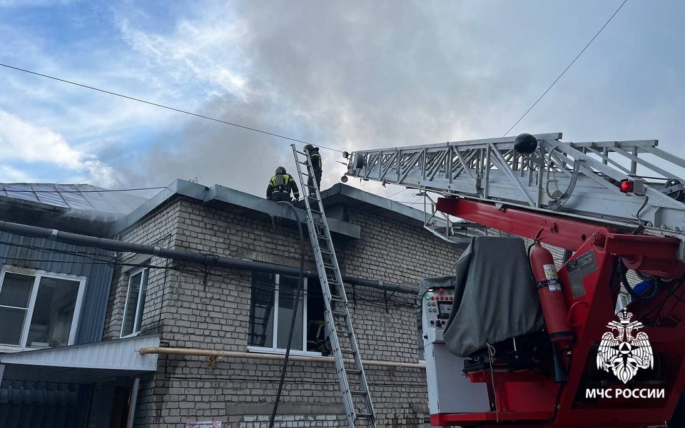 В Рязани две женщины пострадали на пожаре склада у 