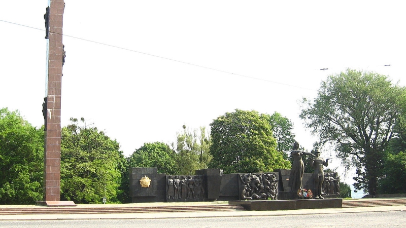Снос памятников советским воинам во Львове ставит вопрос о принадлежности территорий